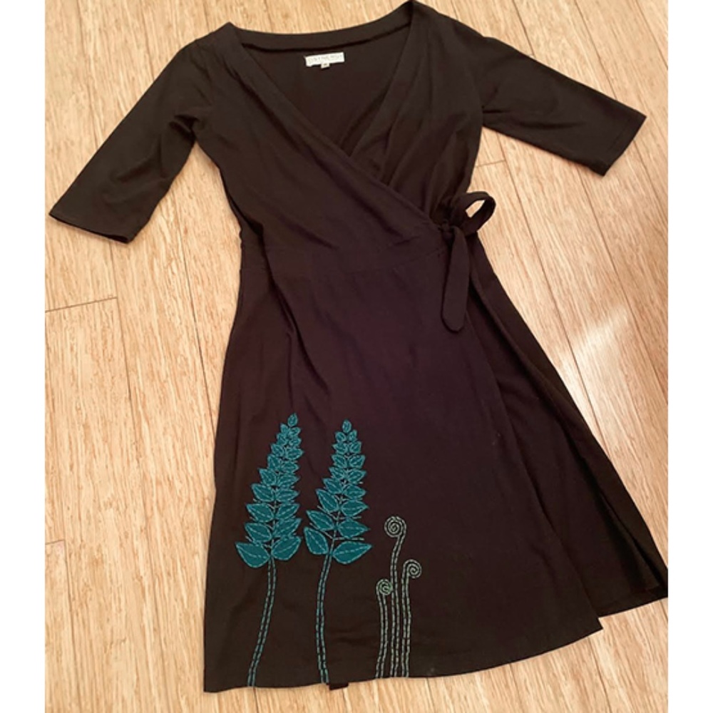 SYNERGY Black Wraparound Mid-Sleeve V-neck Floral Embroidered Dress Size Medium